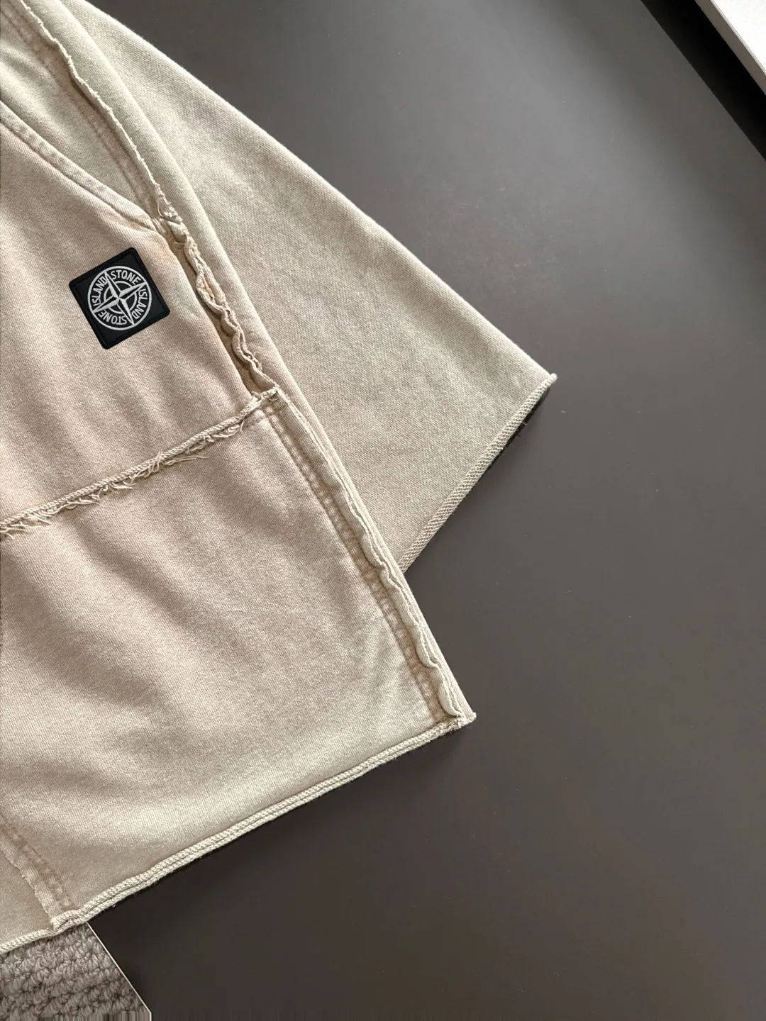 🅿️330 shipped next day, high quality Stone lsland/Stone Island 2025 spring and summer new elastic band casual color-washed loose shorts, two needle stitches at the trouser hem, fine and firm stitching, counter-customized fabrics with high breathability and comfort, impeccable details, brand element design concept, reflecting high quality. It feels delicate and soft! It presents a casual cut and the upper body shape is great! Size: S-XXL